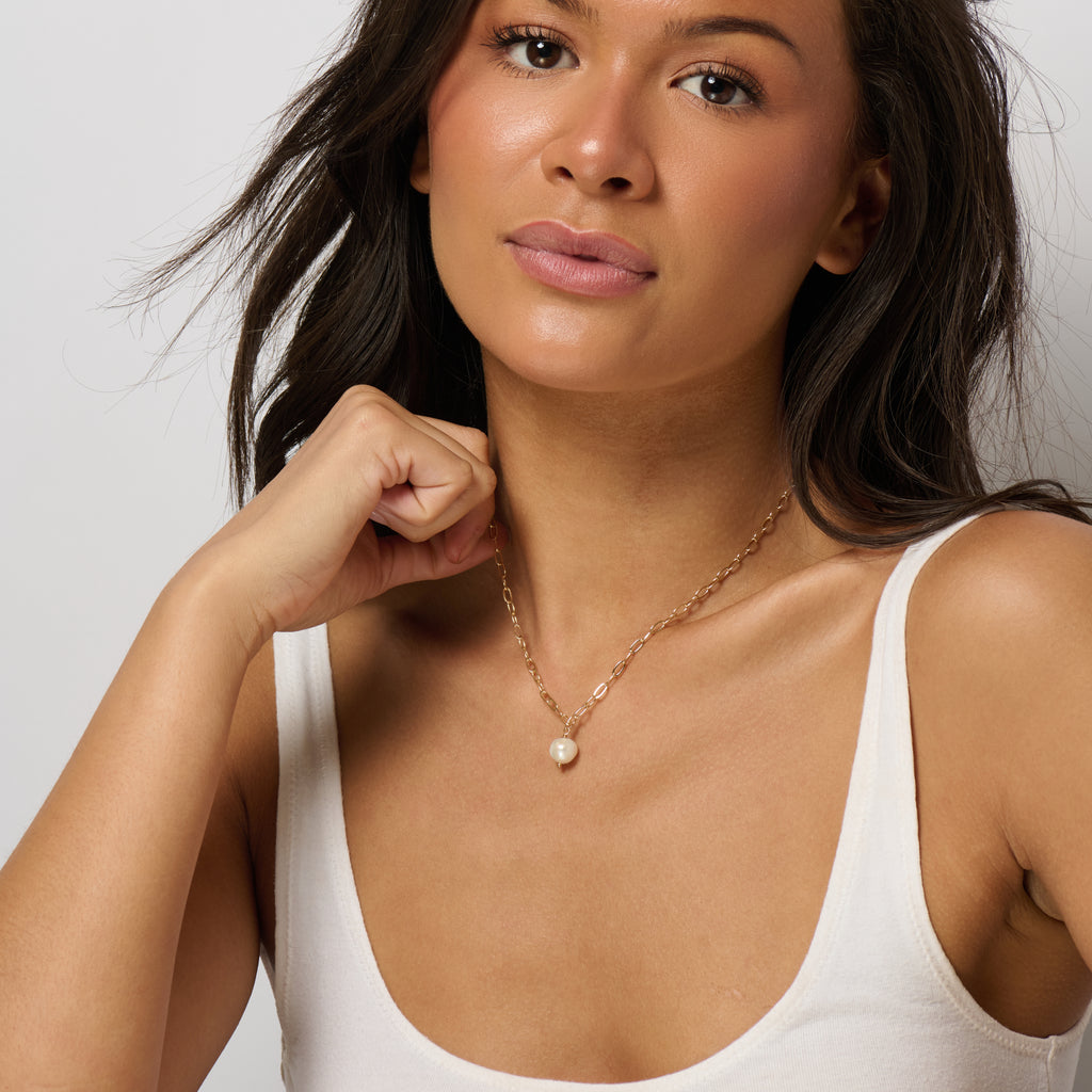 Solis Pearl Necklace