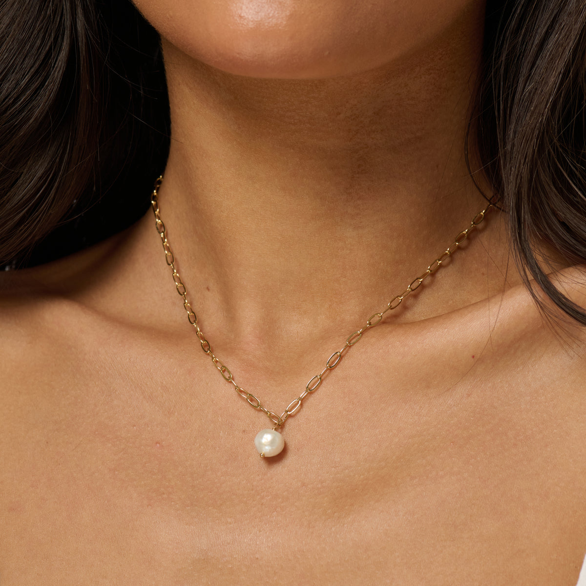 Solis Pearl Necklace